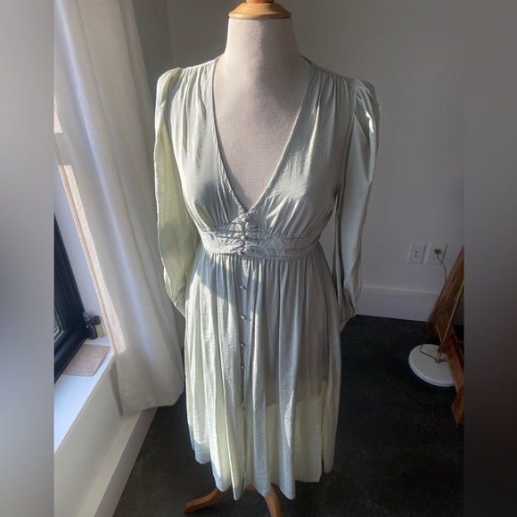 Romantic Milkmaid Style Dress - Picture 3 of 10